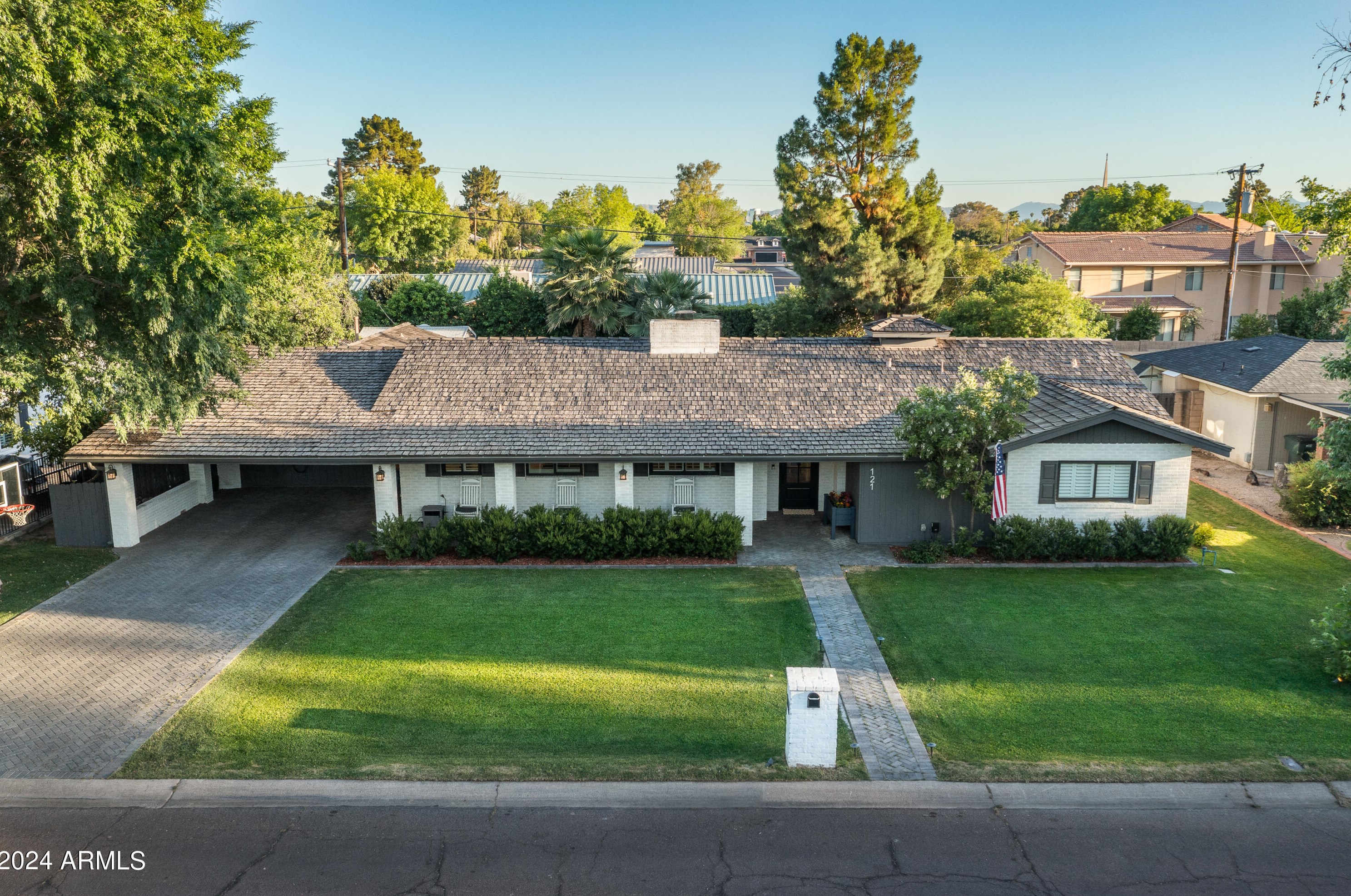 121 Tuckey Ln, Phoenix, AZ 85012-1046