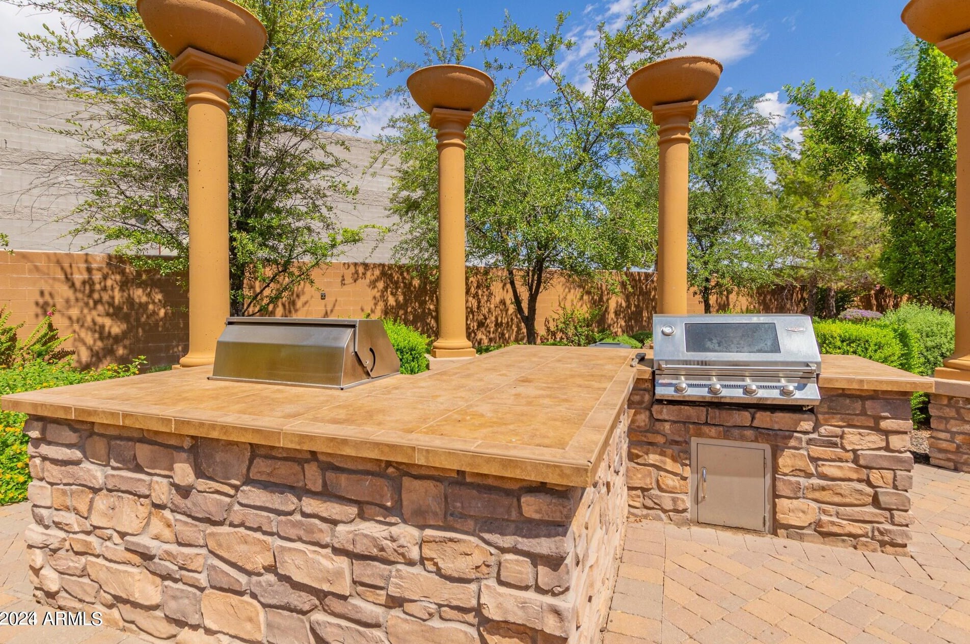 2040 Heartwood Ln, Phoenix AZ  85022-2986 exterior