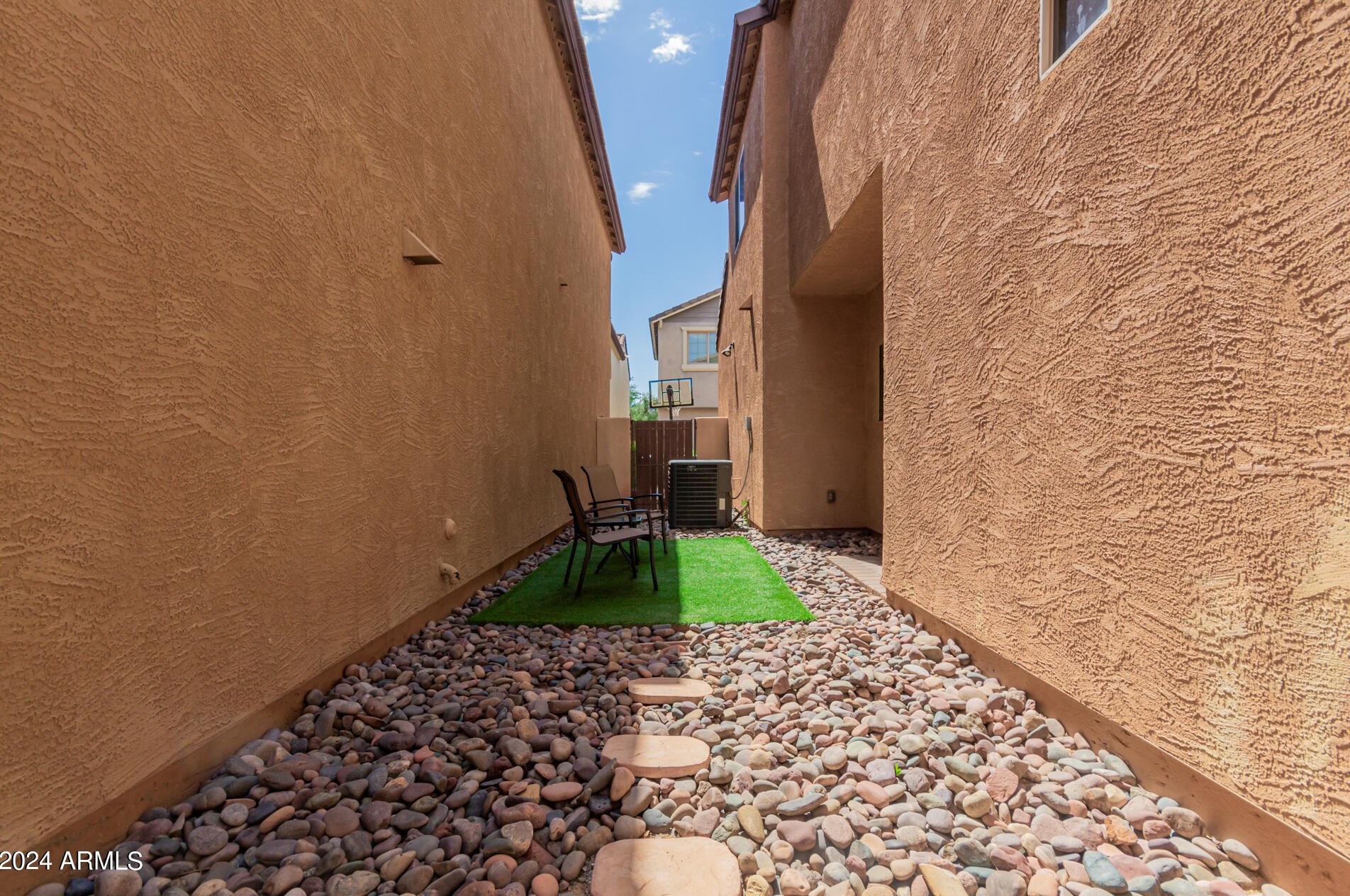2040 Heartwood Ln, Phoenix AZ  85022-2986 exterior