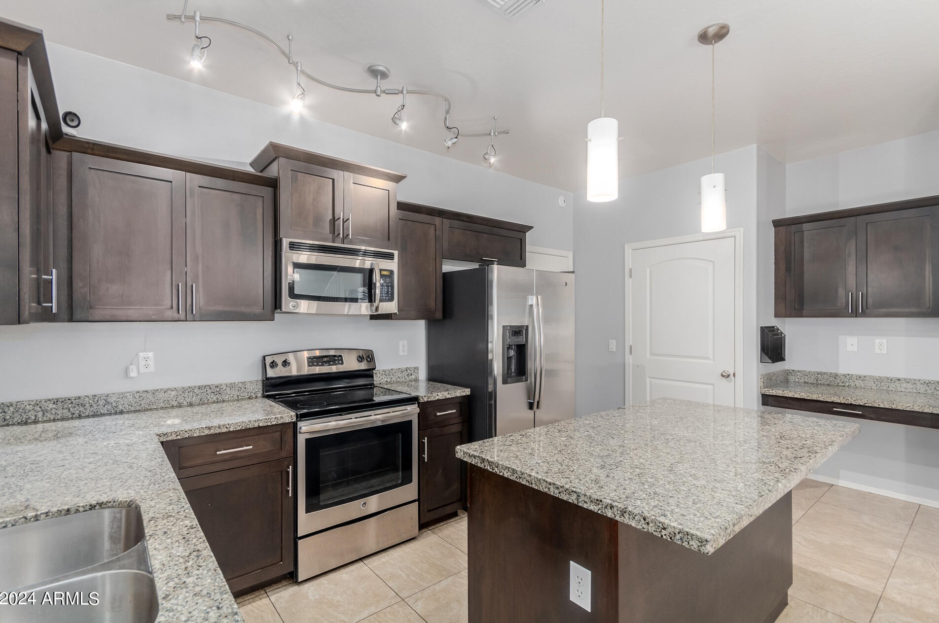 2040 Heartwood Ln, Phoenix AZ  85022-2986 exterior