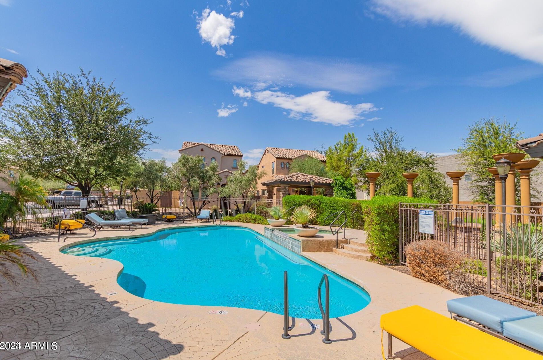 2040 Heartwood Ln, Phoenix AZ  85022-2986 exterior