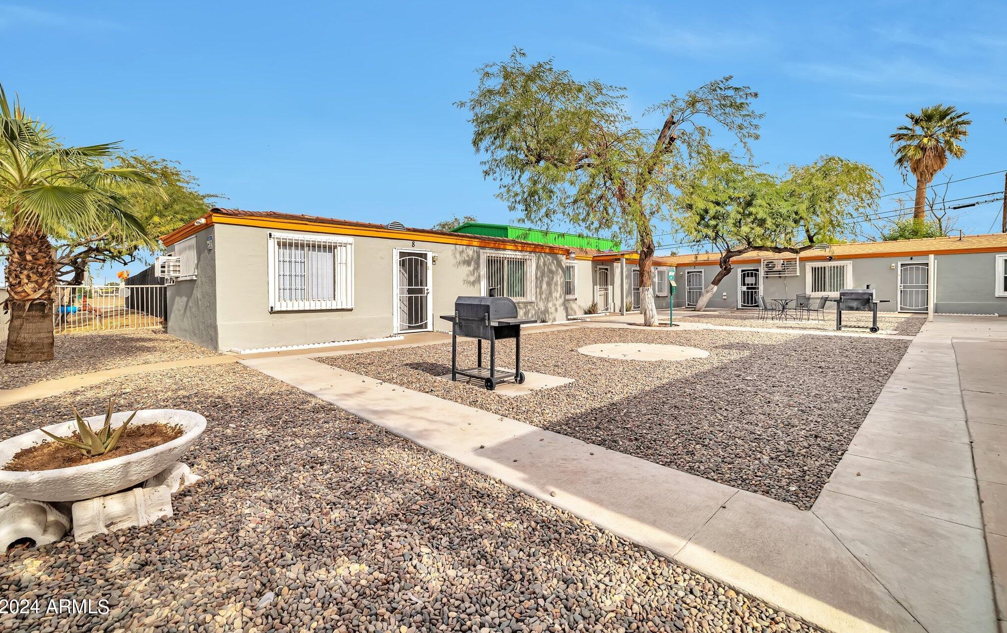 909 35th Ave, Phoenix, AZ 85009-3327