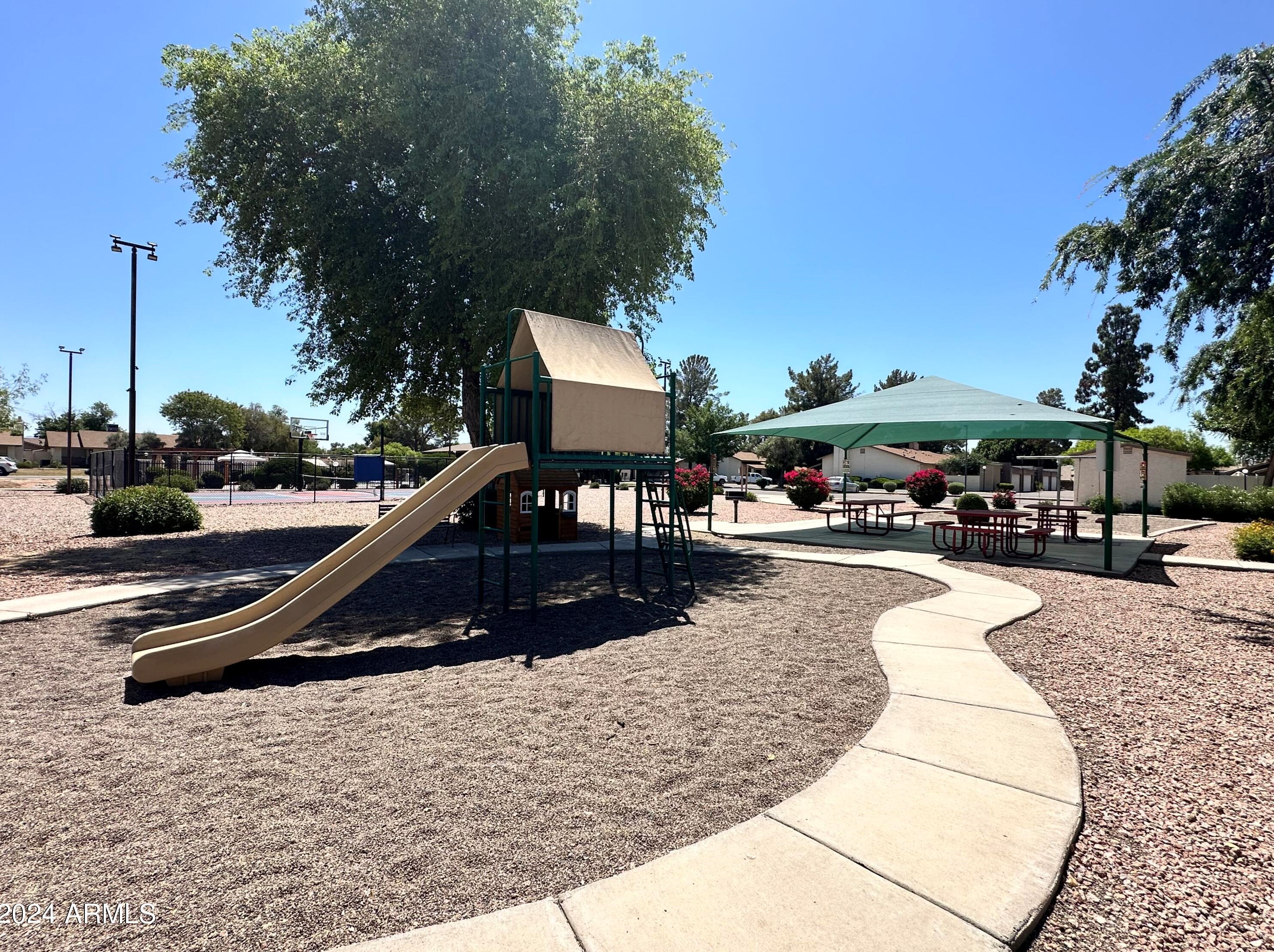 1550 Stapley Dr, Mesa AZ  85203-3700 exterior