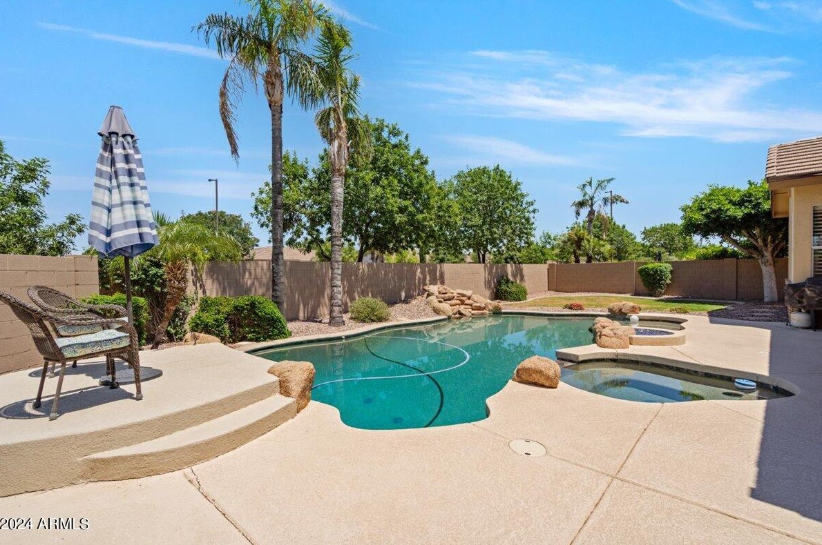 594 E Hampton Ct, Gilbert, AZ 85295