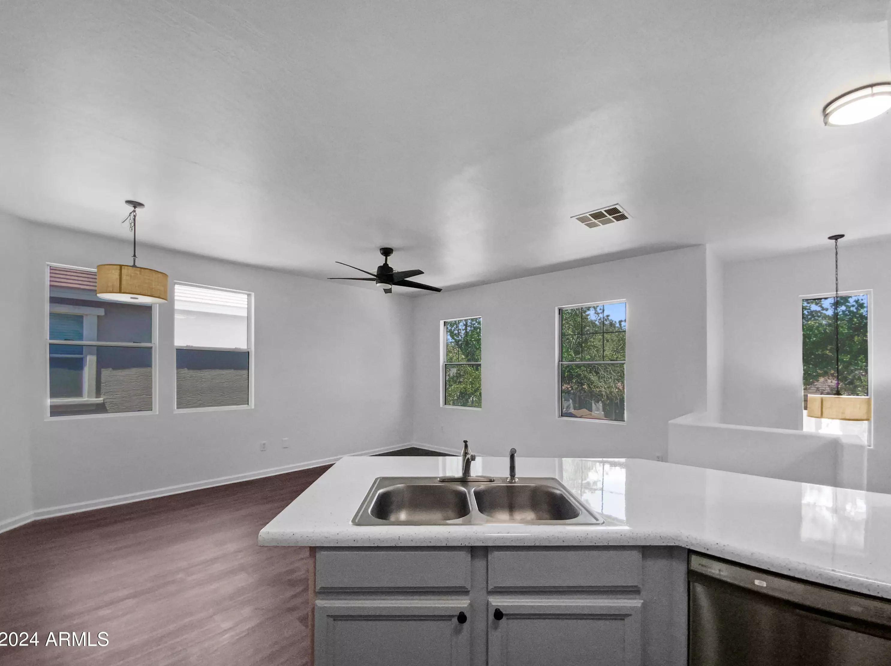 1525 Owl Dr, Gilbert AZ  85296-9663 exterior