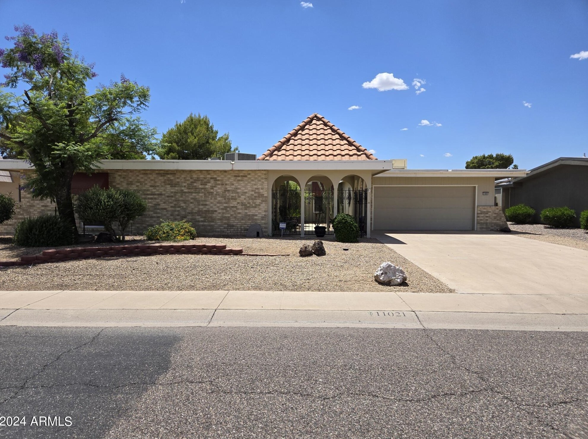 11021 Welk Dr, Sun City, AZ 85373-1846
