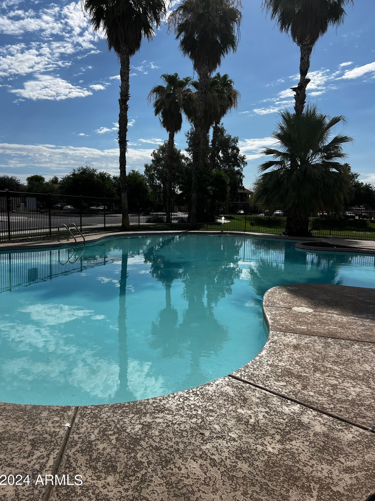 2335 73rd Dr, Phoenix AZ  85035-3268 exterior