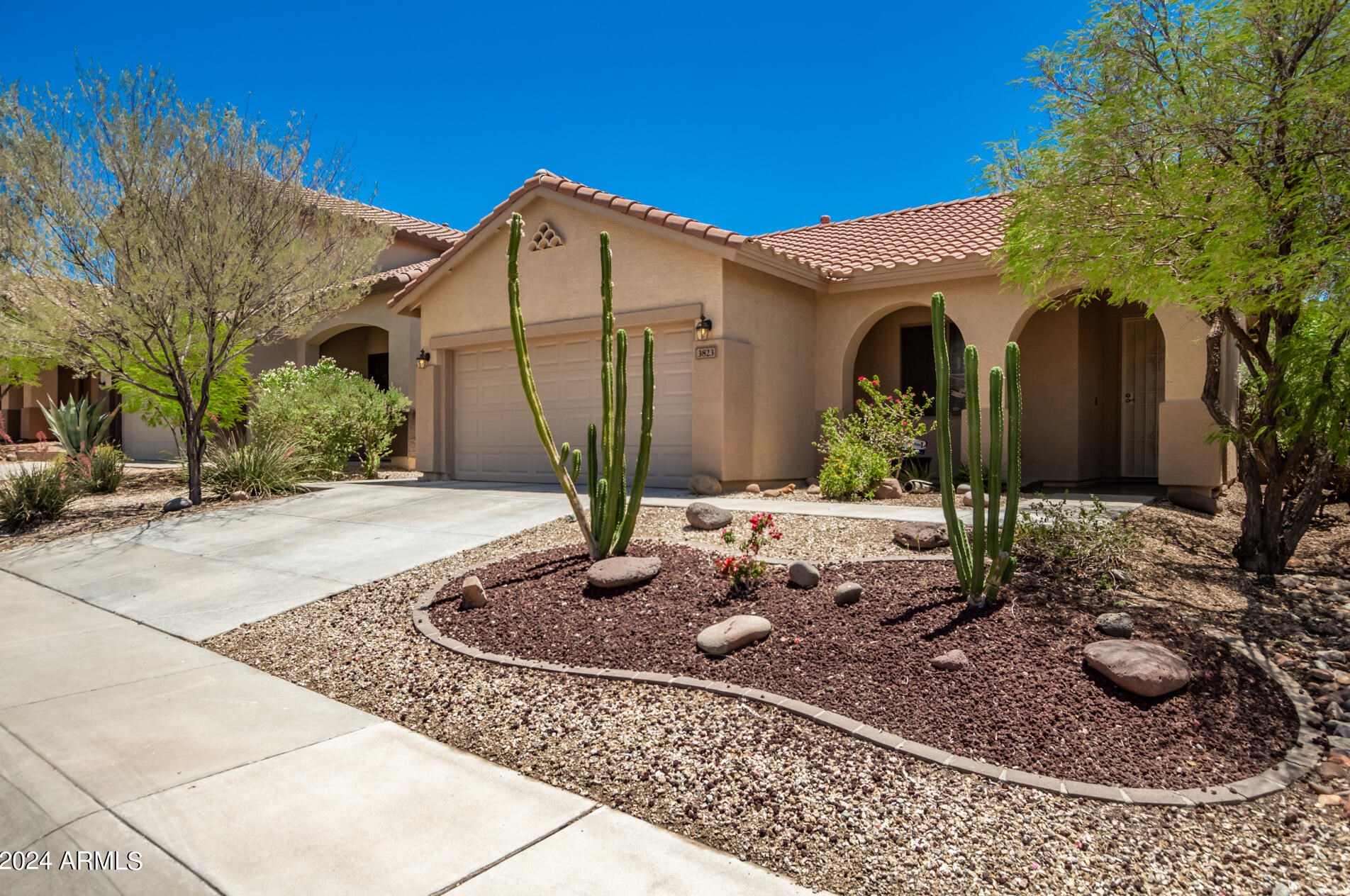 3823 Ranier Ct, Phoenix, AZ 85086-8098