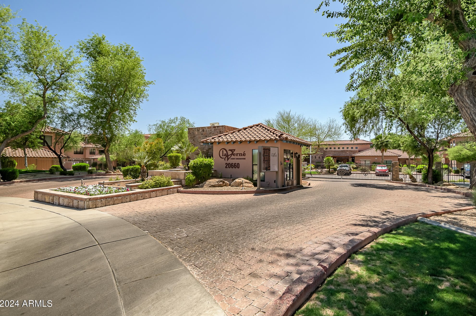 20660 40th St, Phoenix AZ  85050-7301 exterior