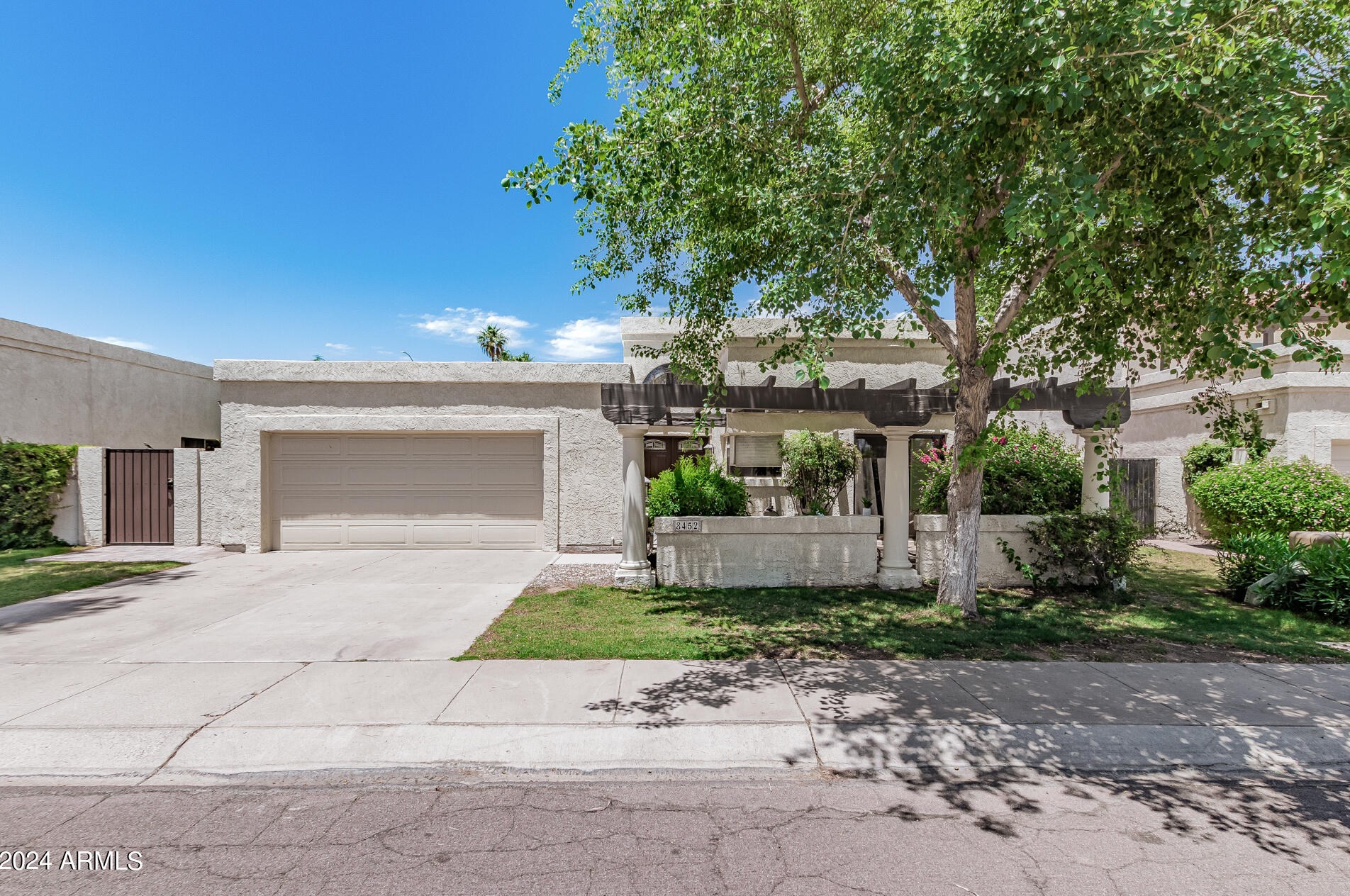 8452 San Bernardo Dr, Scottsdale, AZ 85258-2441