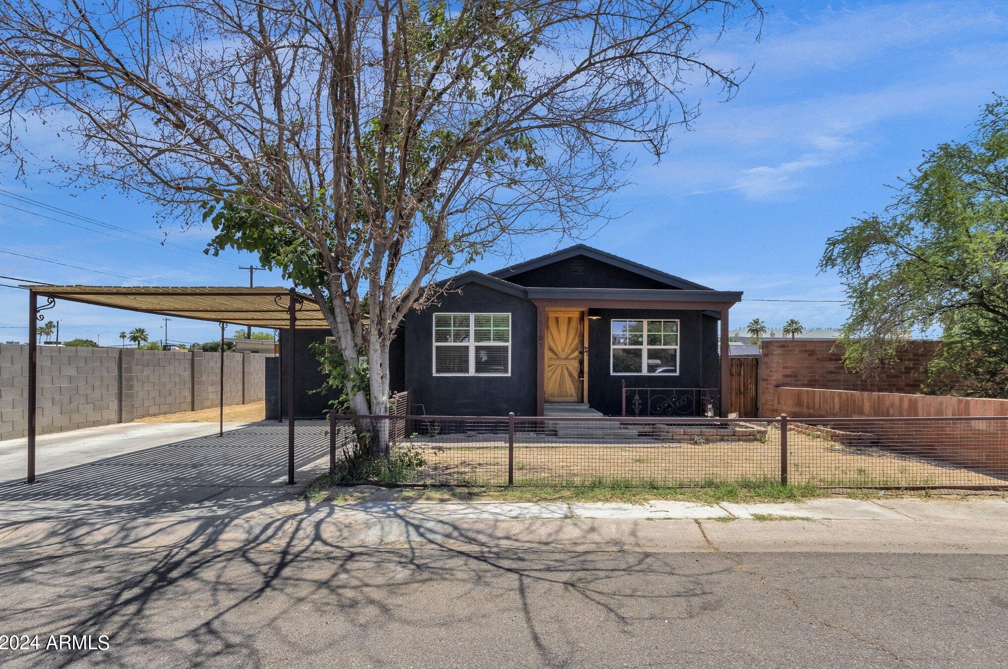 2107 Wilshire Dr, Phoenix, AZ 85009-2803