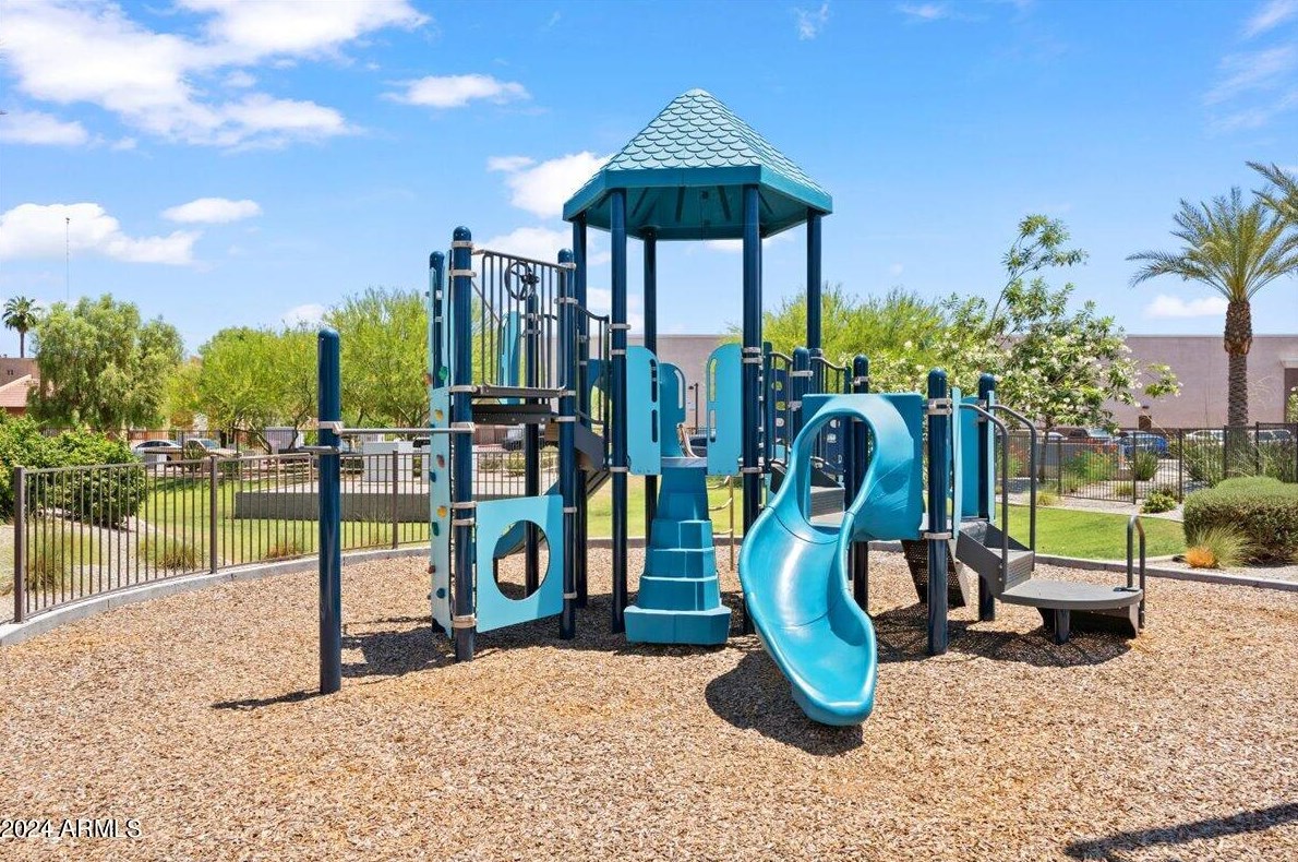 8172 22 Dr, Phoenix AZ 85041-7712 exterior