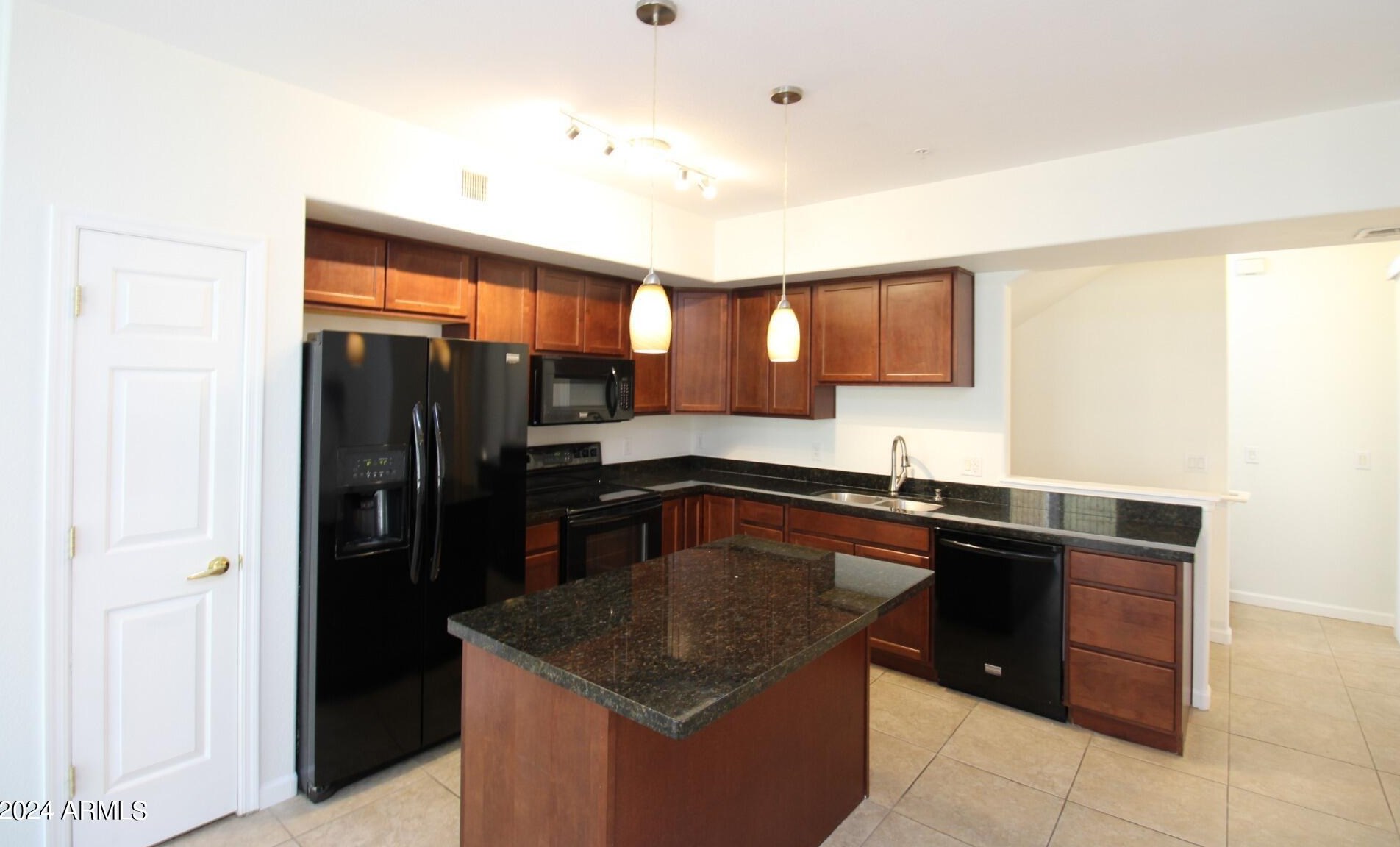 18250 N Cave Creek Rd #196, Phoenix, AZ 85032