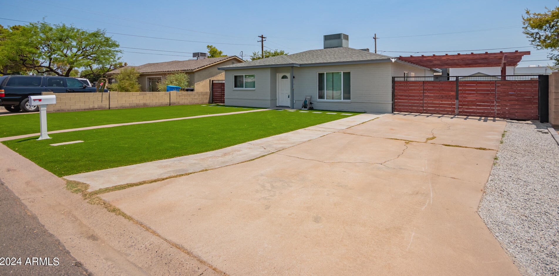 1941 Mitchell Dr, Phoenix AZ  85015-5714 exterior