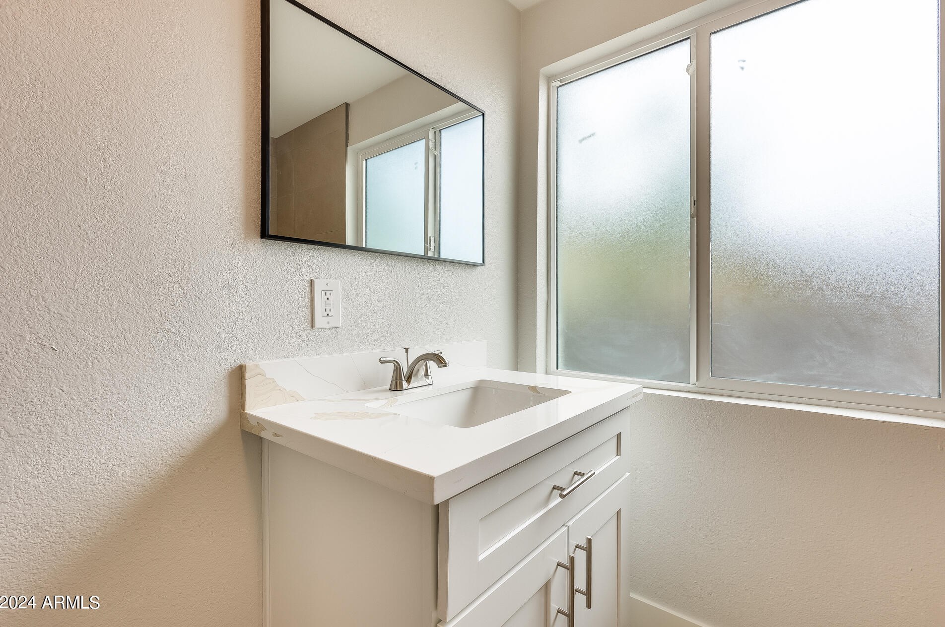 1446 Sunnyslope Ln, Phoenix AZ  85020-2727 exterior