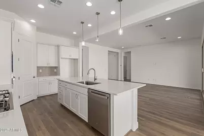 12012 W Parkway Lane, Avondale, AZ 85323 - Photo 4