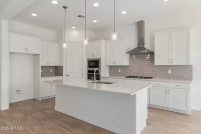 12003 W Parkway Lane, Avondale, AZ 85323 - Photo 2