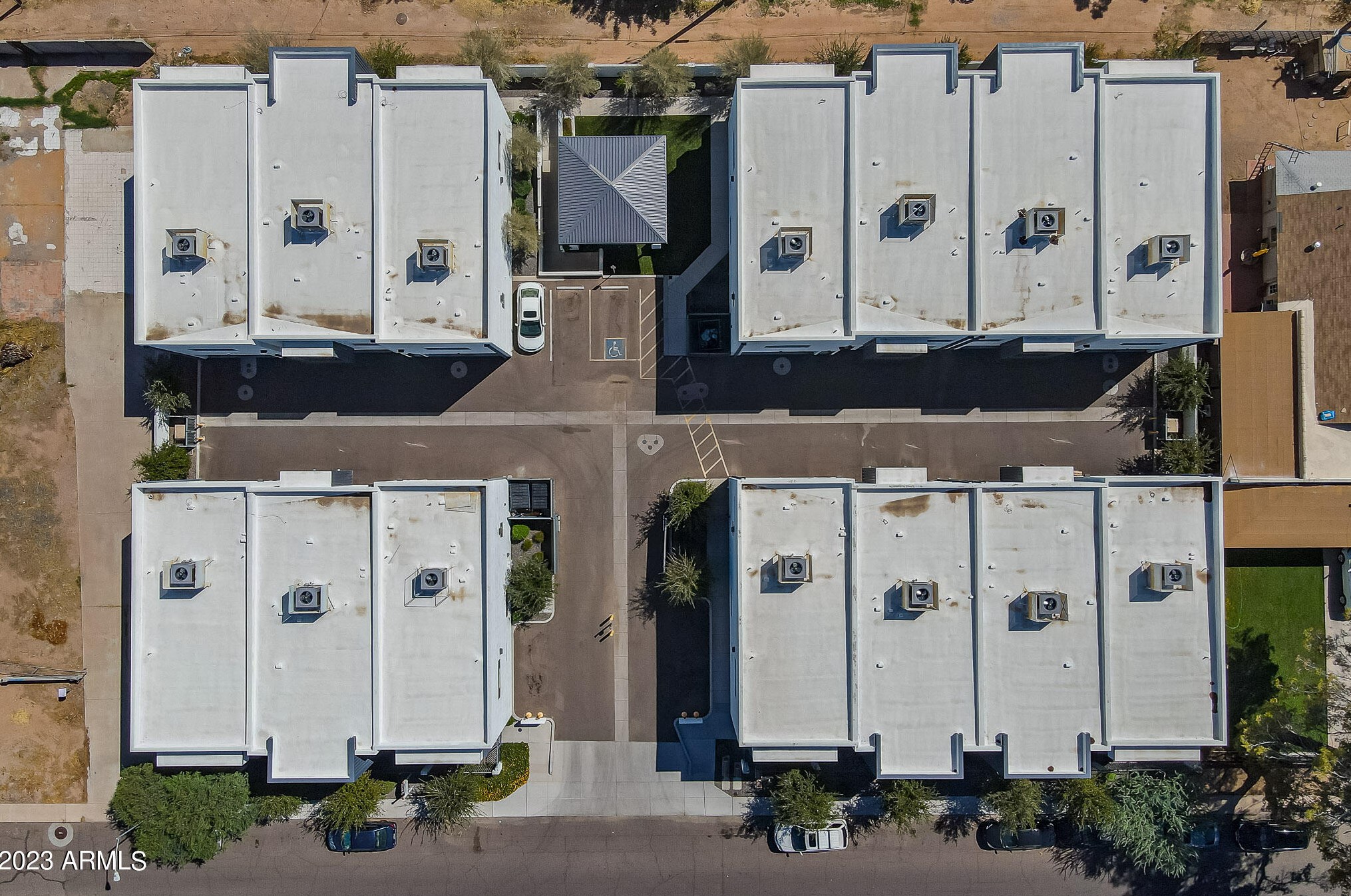 1645 Cheery Lynn Rd, Phoenix AZ  85016-7111 exterior