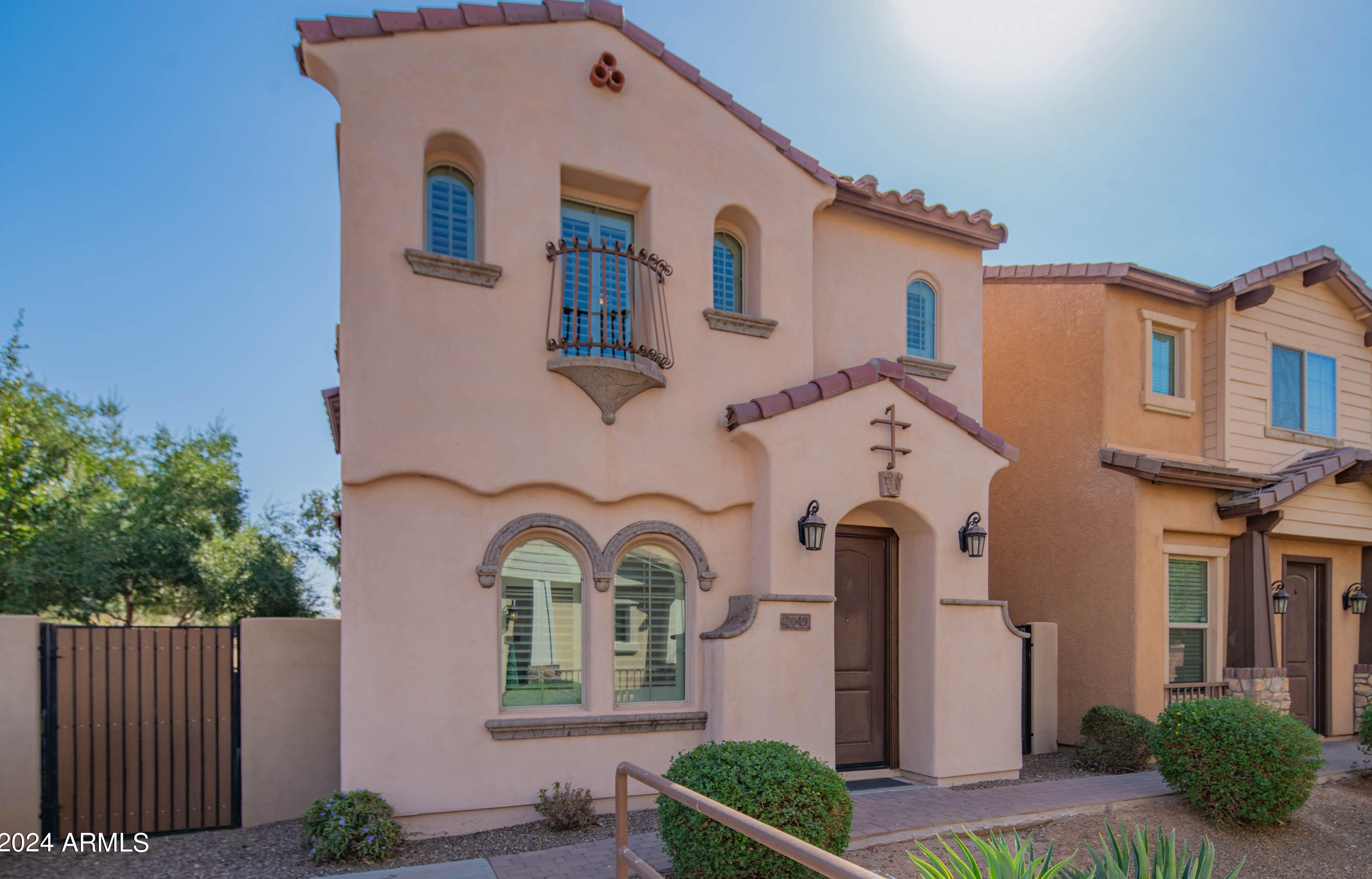 2049 Heartwood Ln, Phoenix, AZ 85022-2988