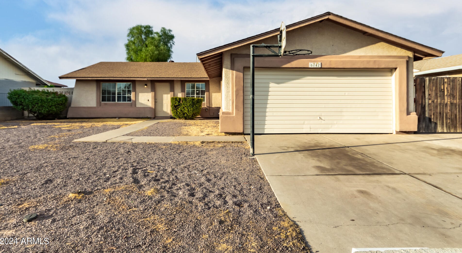 6742 Colter St, Glendale, AZ 85303-5914