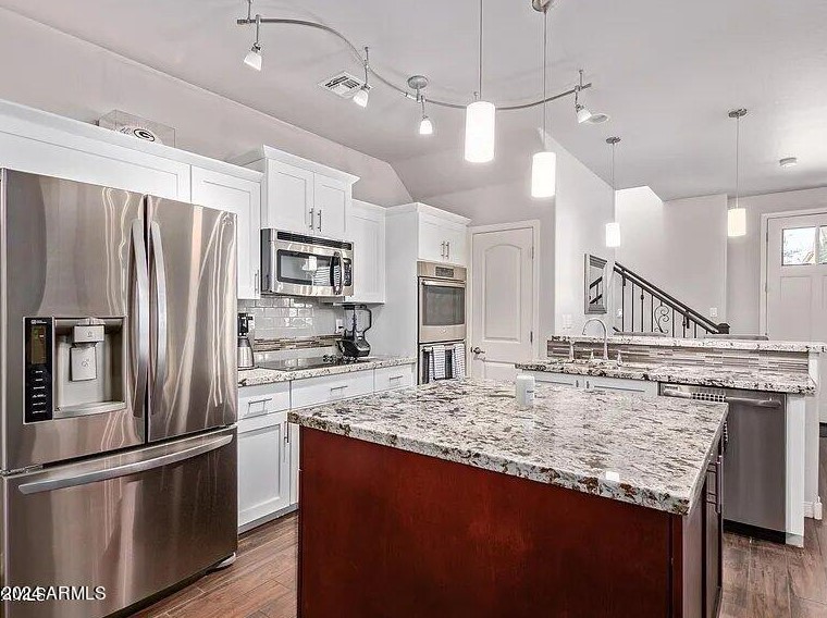 2033 Heartwood Ln, Phoenix, AZ 85022-2985