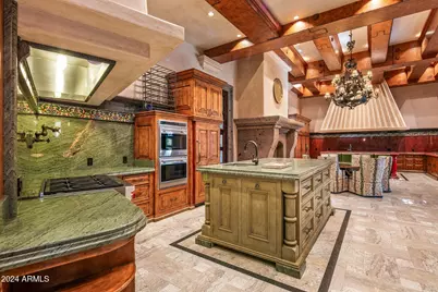 8100 N 68th Street, Paradise Valley, AZ 85253 - Photo 14