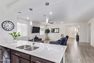 23852 N 167th Ln, Surprise, AZ 85387 - Photo 10