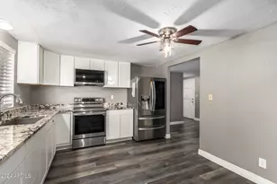 8595 N 71st Ave, Glendale, AZ 85301 - Photo 4