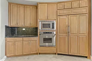 2211 E Camelback Rd, Phoenix, AZ 85016 - Photo 12