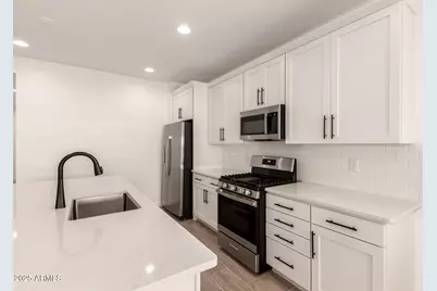 18219 W Hess Street, Goodyear, AZ 85338 - Photo 2