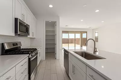 18225 W Hess Street, Goodyear, AZ 85338 - Photo 6