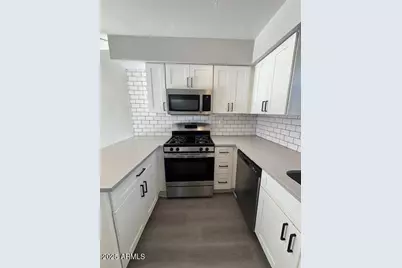 2250 W Glendale Avenue #S, Phoenix, AZ 85021 - Photo 2