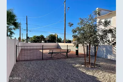 1222 E Mountain View Road #114, 208, 214, Phoenix, AZ 85020 - Photo 2