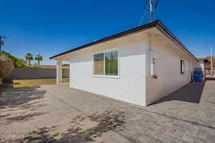 829 E Desert Park Ln, Phoenix, AZ 85020 - Photo 36