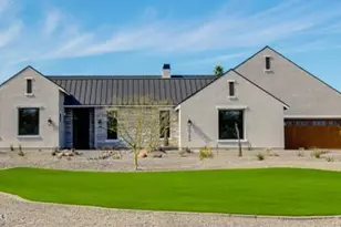 10242 N 58th St, Paradise Valley, AZ 85253 - Photo 1