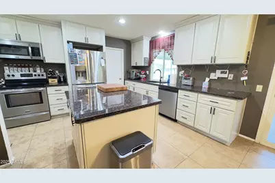 9814 W Shasta Drive, Sun City, AZ 85351 - Photo 2