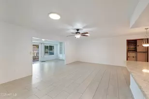 13620 N Hawthorn Dr, Sun City, AZ 85351 - Photo 14