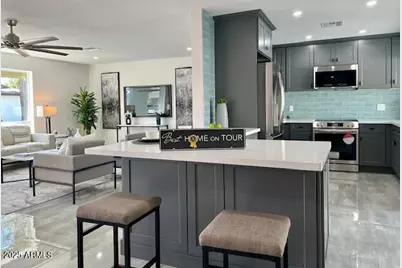 2818 E Malapai Drive, Phoenix, AZ 85028 - Photo 1