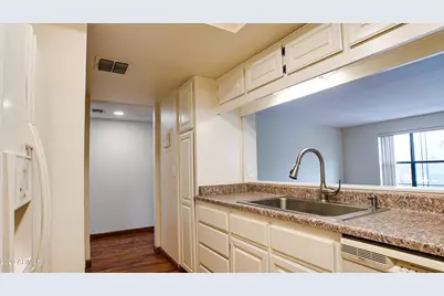 5136 N 31st Place #631, Phoenix, AZ 85016 - Photo 4