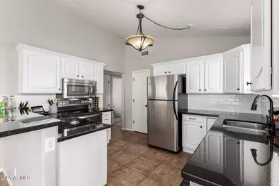 3302 E Hiddenview Drive, Phoenix, AZ 85048 - Photo 4