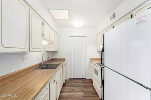 10815 W Santa Fe Dr, Sun City, AZ 85351 - Photo 4