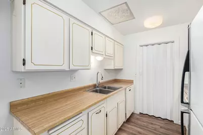 10815 W Santa Fe Drive, Sun City, AZ 85351 - Photo 12