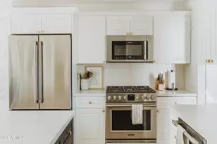 8737 E Rose Ln, Scottsdale, AZ 85250 - Photo 8