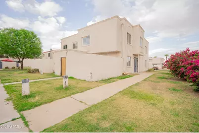 5204 N 42nd Lane, Phoenix, AZ 85019 - Photo 1