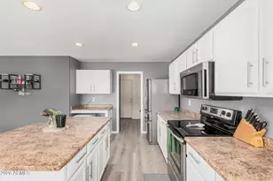 11737 W Robin Dr, Sun City, AZ 85373 - Photo 2