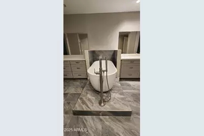 8 Biltmore Estate #325, Phoenix, AZ 85016 - Photo 16