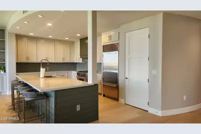 8 Biltmore Estate #325, Phoenix, AZ 85016 - Photo 4