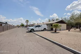 1915 N 26th Pl, Phoenix, AZ 85008 - Photo 2