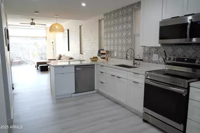 3650 E Montecito Avenue #4, Phoenix, AZ 85018 - Photo 6