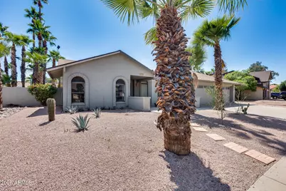319 E Hackamore Street, Mesa, AZ 85201 - Photo 2